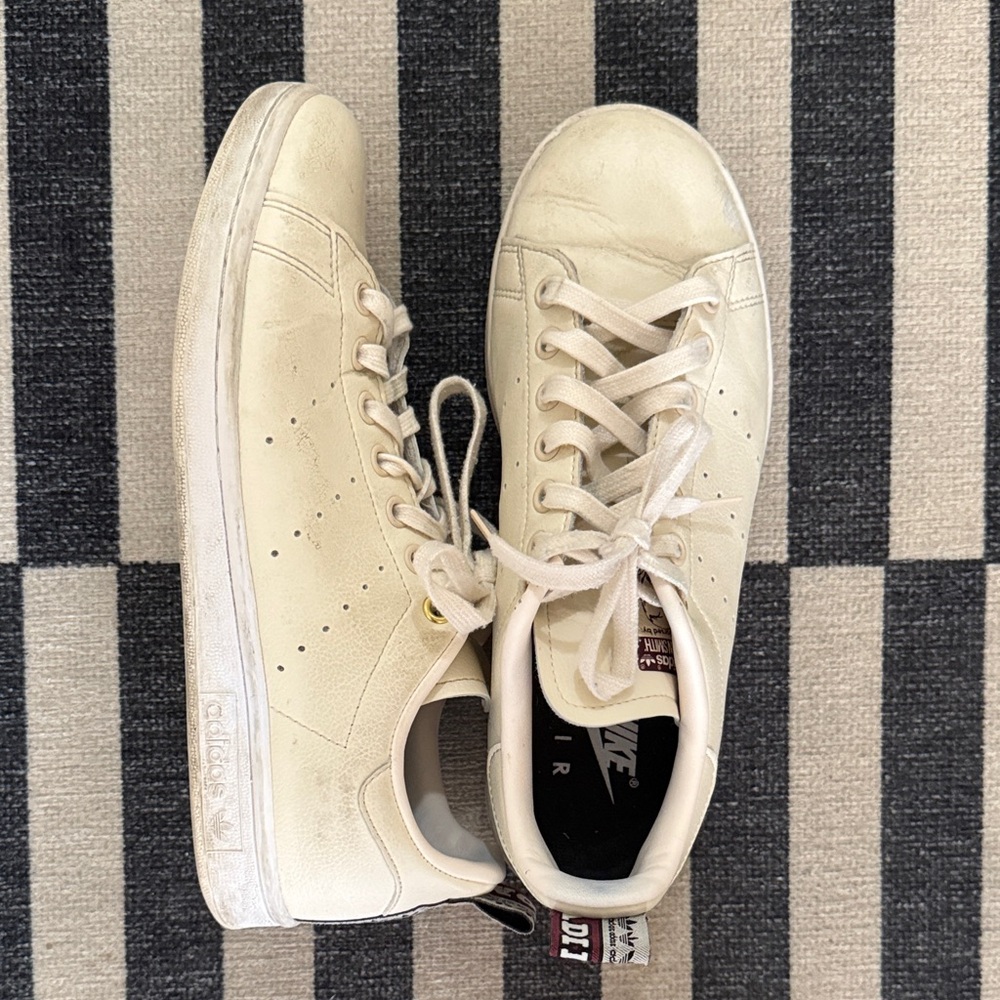 Adidas women’s Stan Smith, Off-White Sneakers
